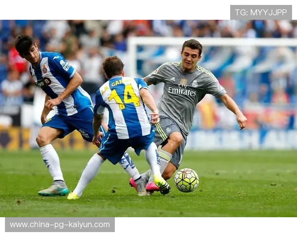 伯恩茅斯防线保持紧凑 伯恩茅斯防线保持紧凑